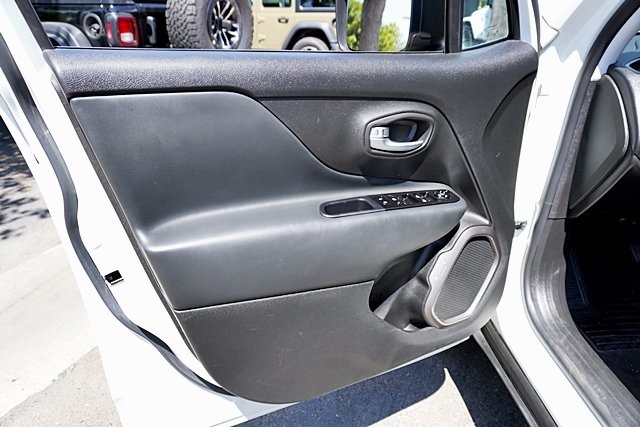 2022 Jeep Renegade Latitude photo 21