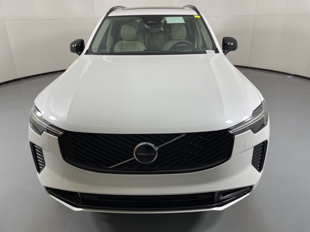 2026 Volvo XC90 T8 photo 2