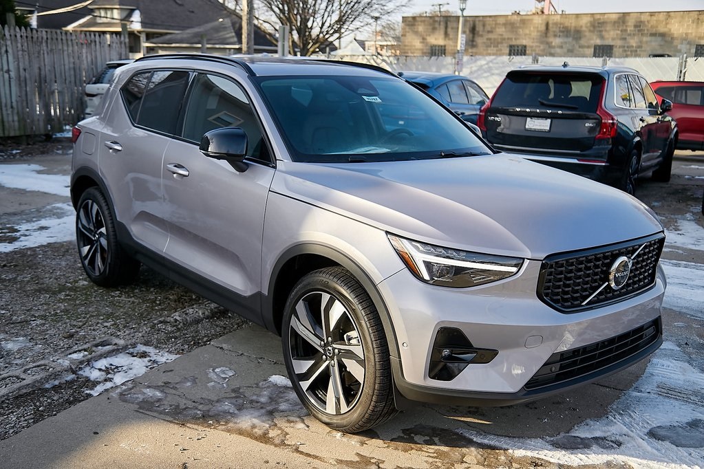 2026 VOLVO XC40 - Image 3