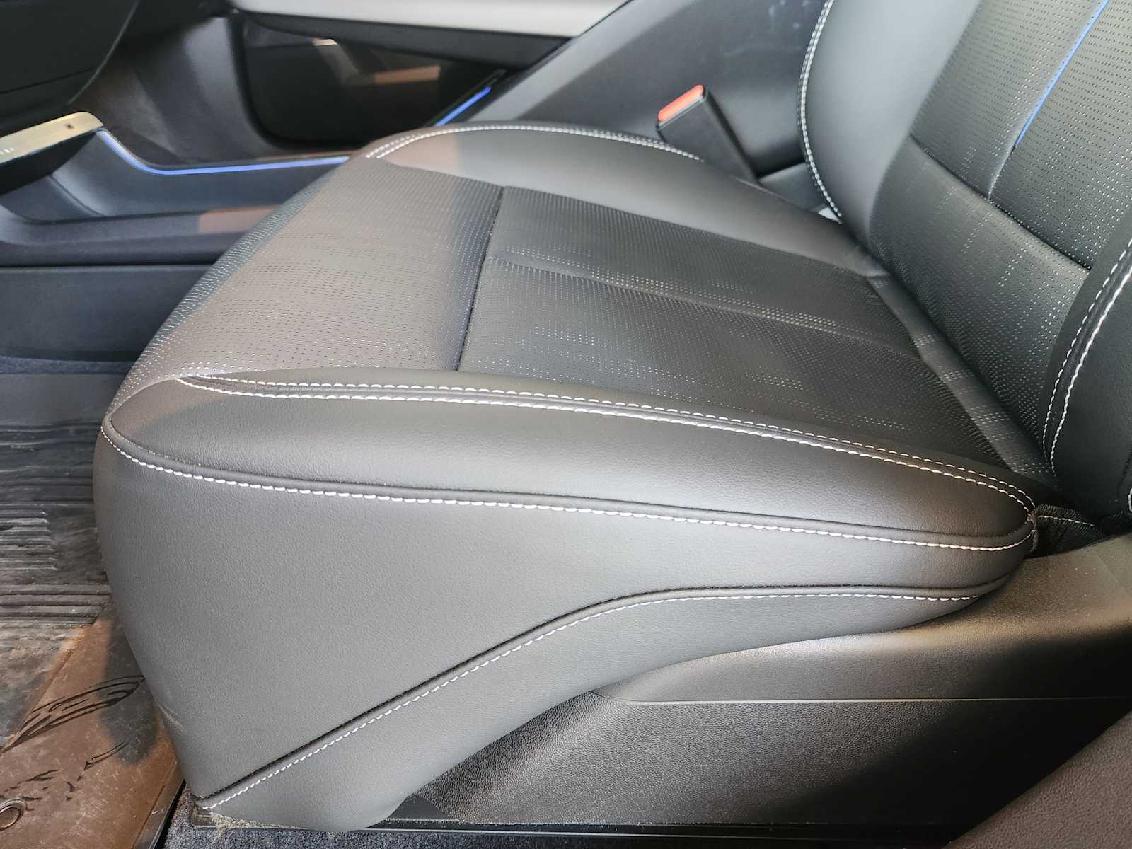 2024 Cadillac Lyriq Luxury photo 16