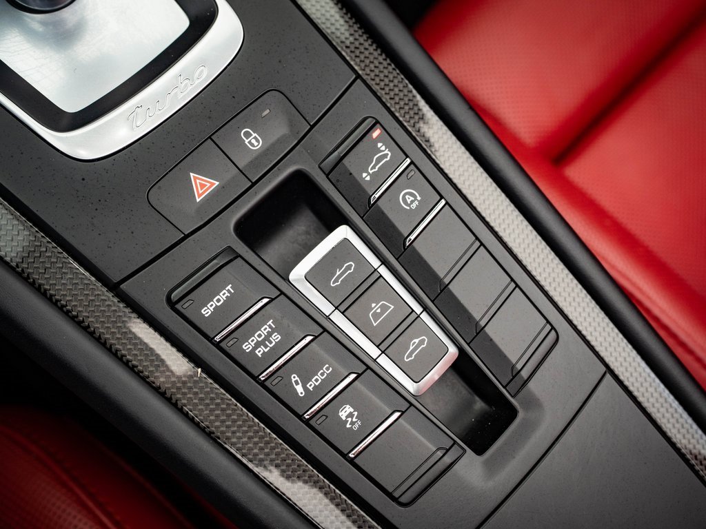 2015 Porsche 911 Turbo S photo 28