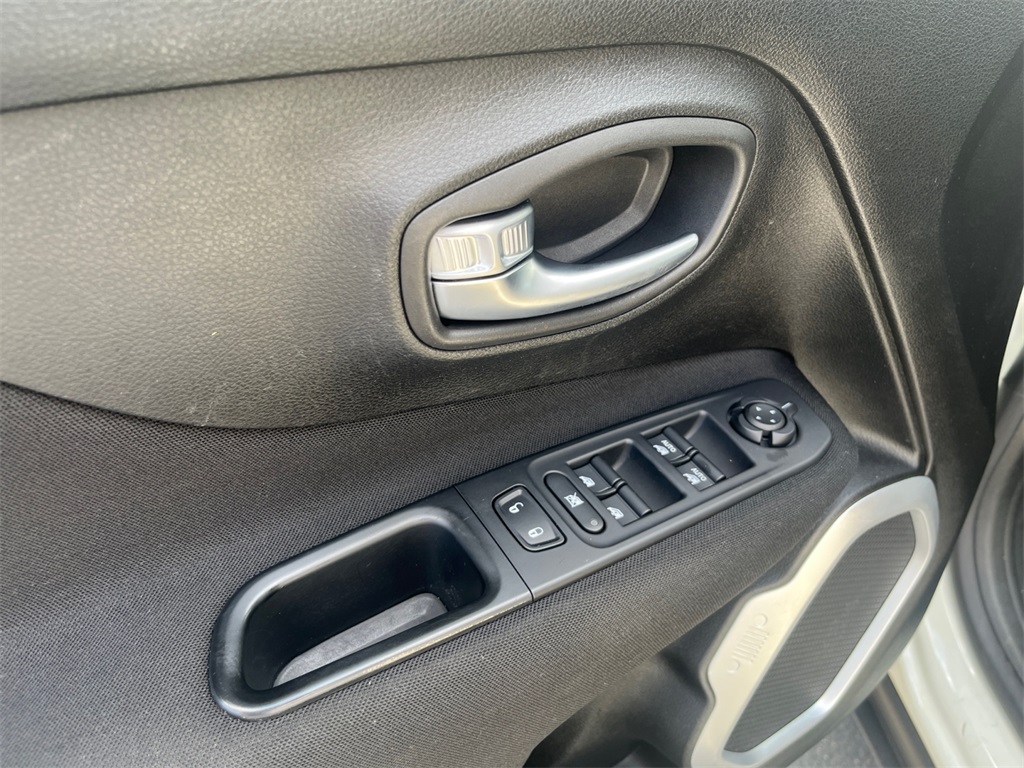 2018 Jeep Renegade Latitude North Edition photo 11