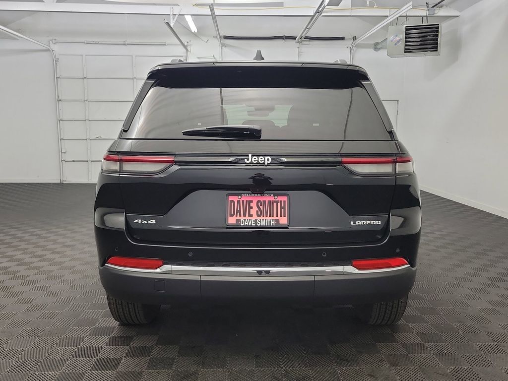 2025 Jeep Grand Cherokee Laredo photo 7