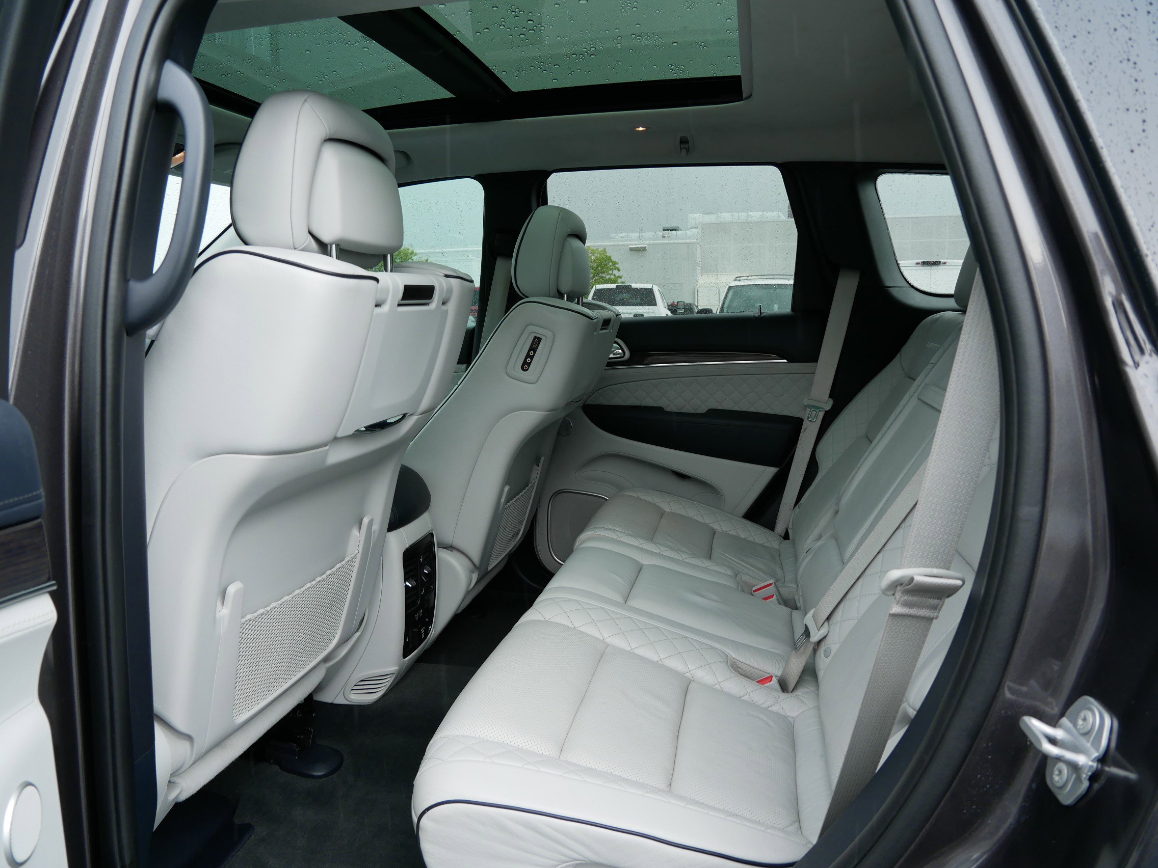 2020 Jeep Grand Cherokee Summit photo 9