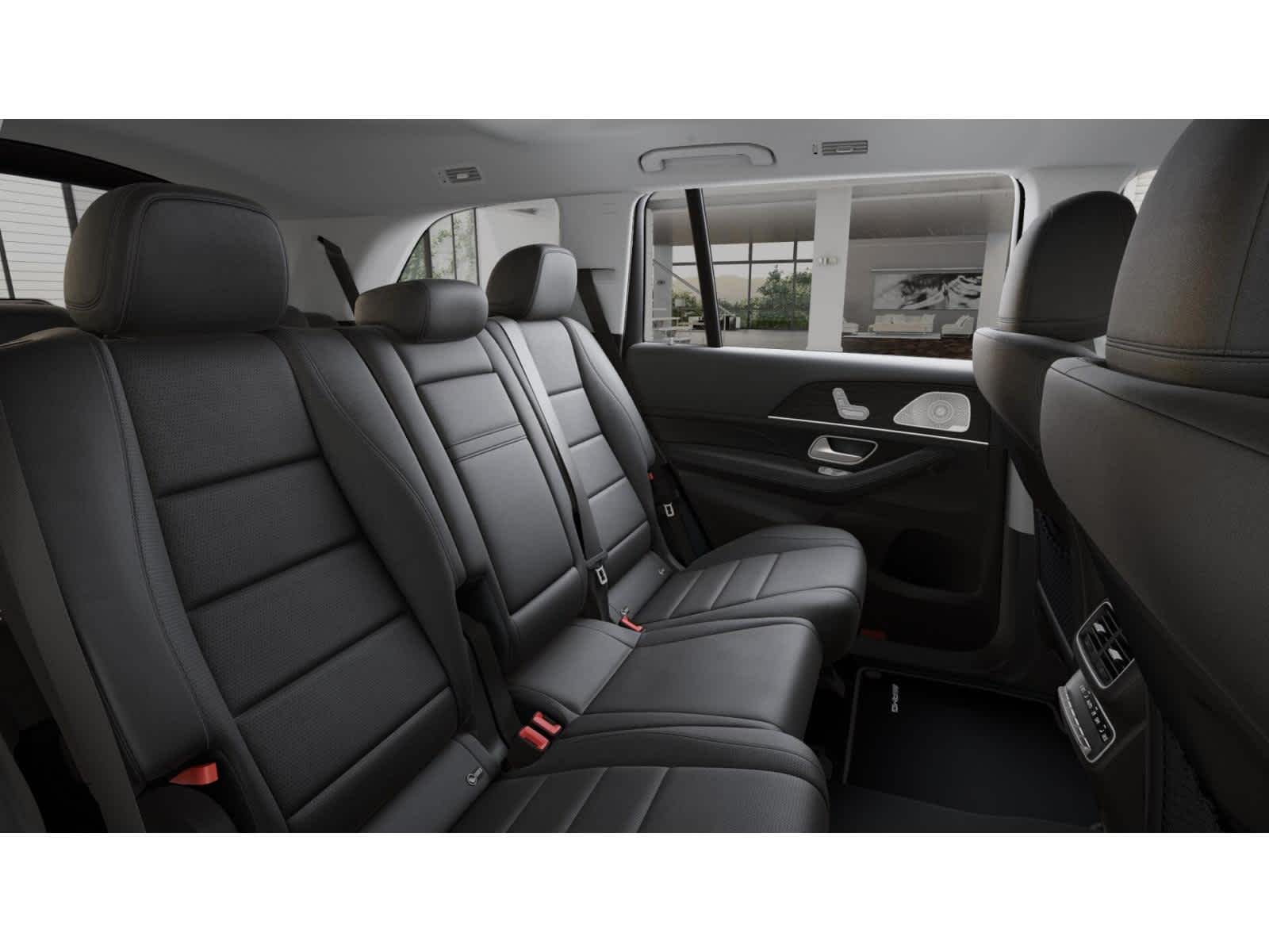 2026 Mercedes Benz GLS 450 4MATIC photo 4