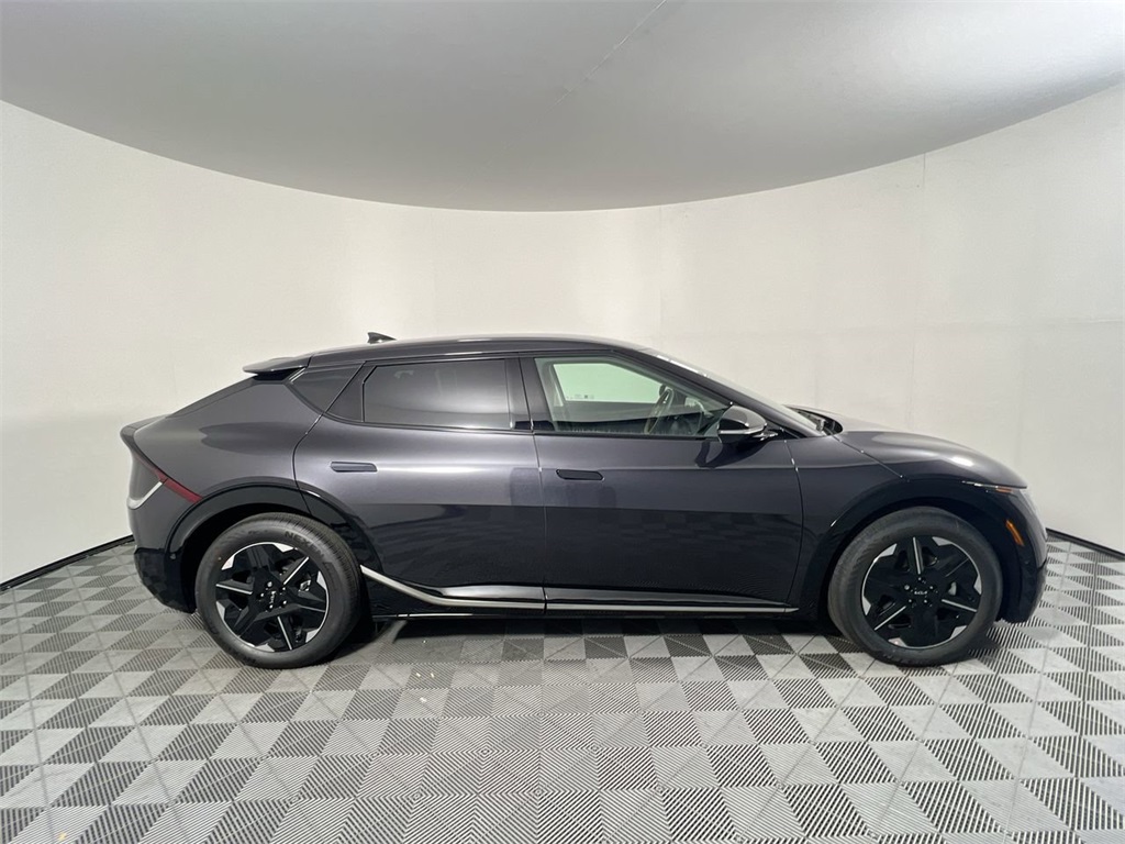 2025 Kia EV6 Wind photo 2