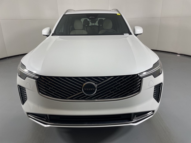 2026 Volvo XC90 B5 AWD Core photo 3