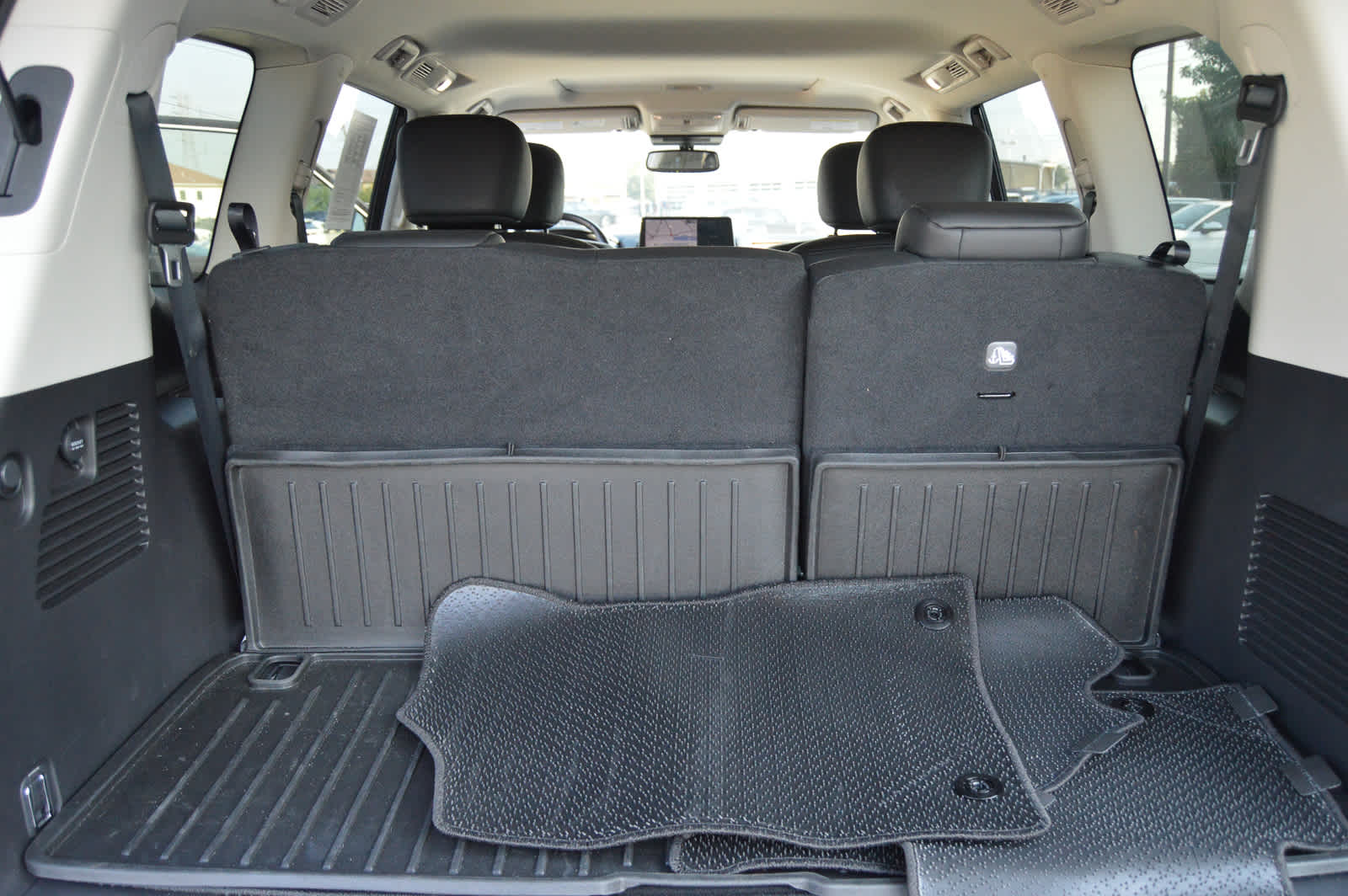 2024 Nissan Armada SL photo 21