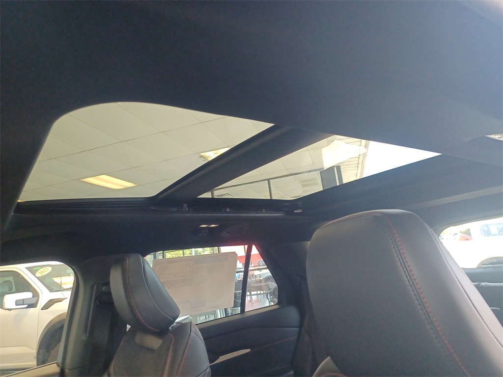2025 Ford Explorer ST photo 20