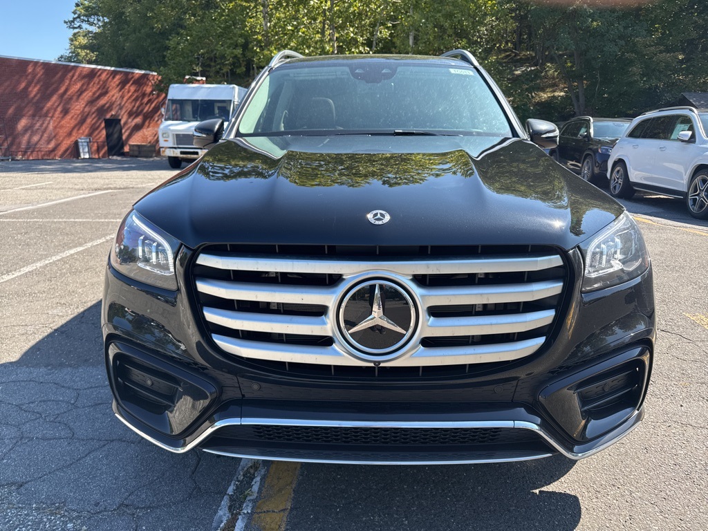 2026 Mercedes Benz GLS 450 4MATIC photo 2