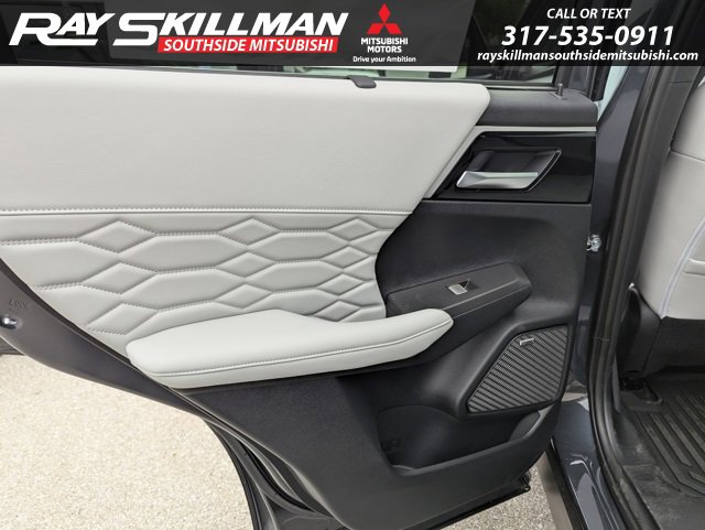 2025 Mitsubishi Outlander SEL photo 12
