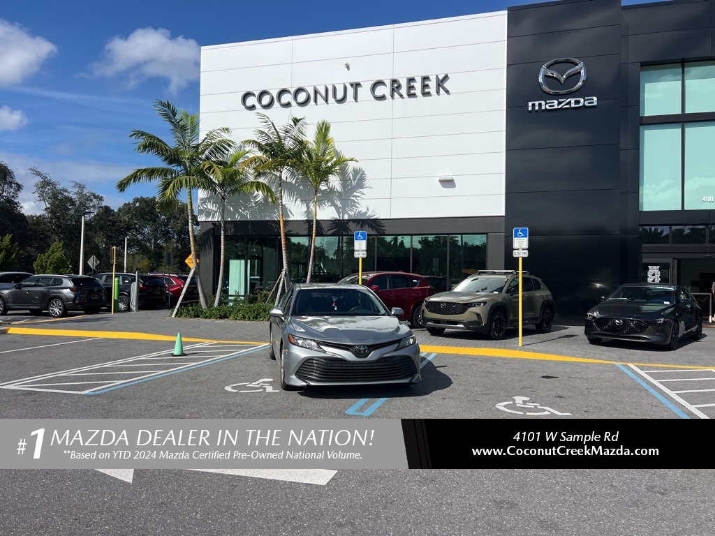 2020 Toyota Camry LE's photo