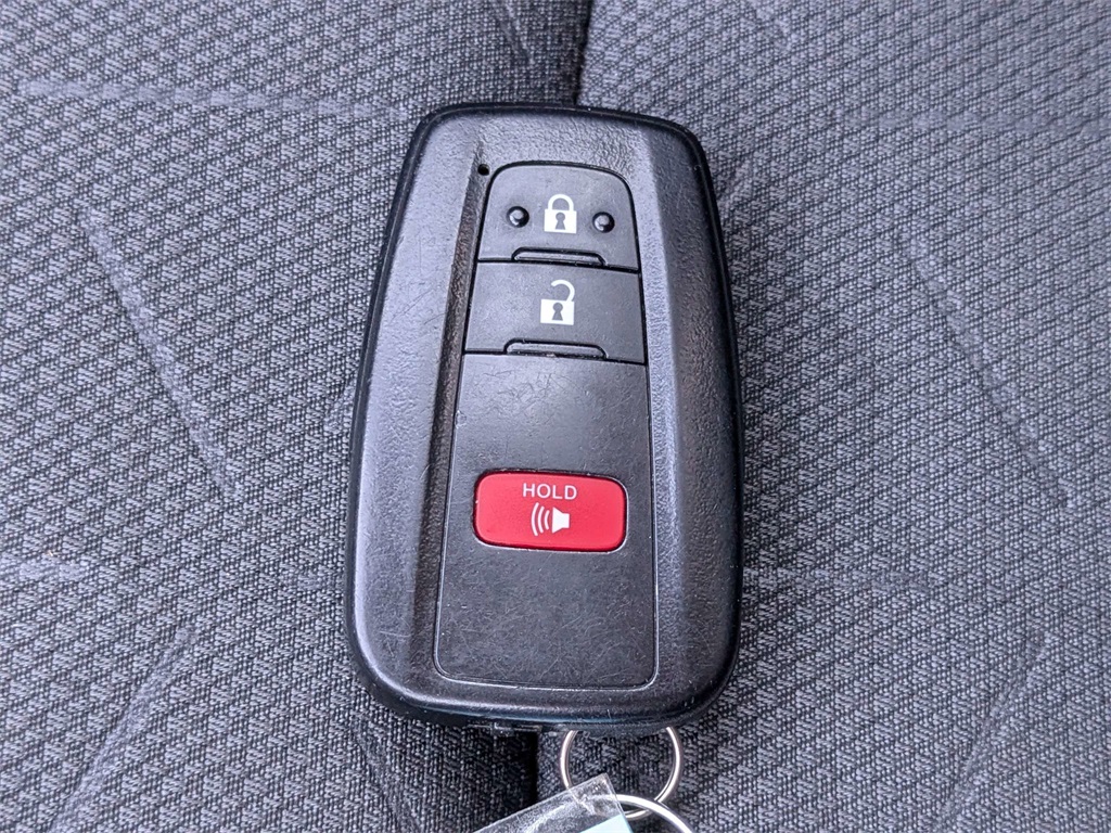 2022 Toyota RAV4 XLE photo 30