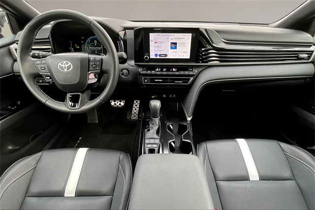 2025 Toyota Camry SE photo 13