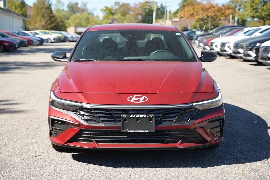 2025 Hyundai Elantra SEL Sport photo 2