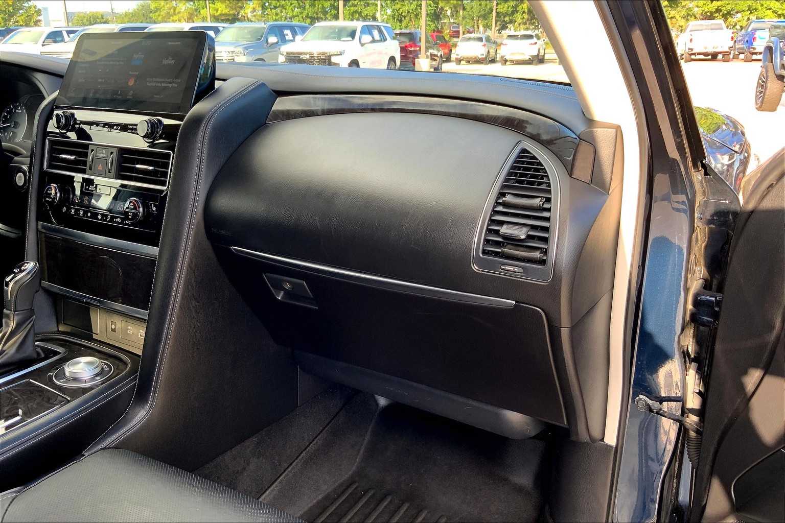 2022 Infiniti QX80 Luxe photo 18