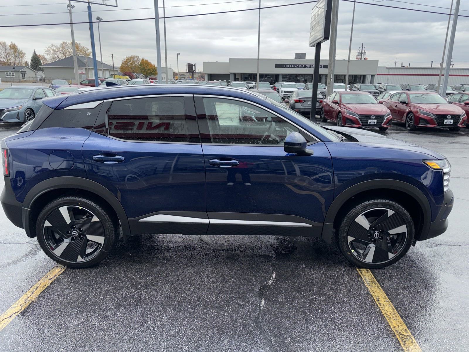 2025 Nissan Kicks SR photo 3