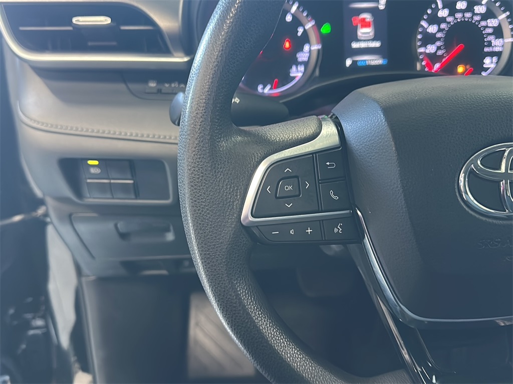 2021 Toyota Highlander L photo 5