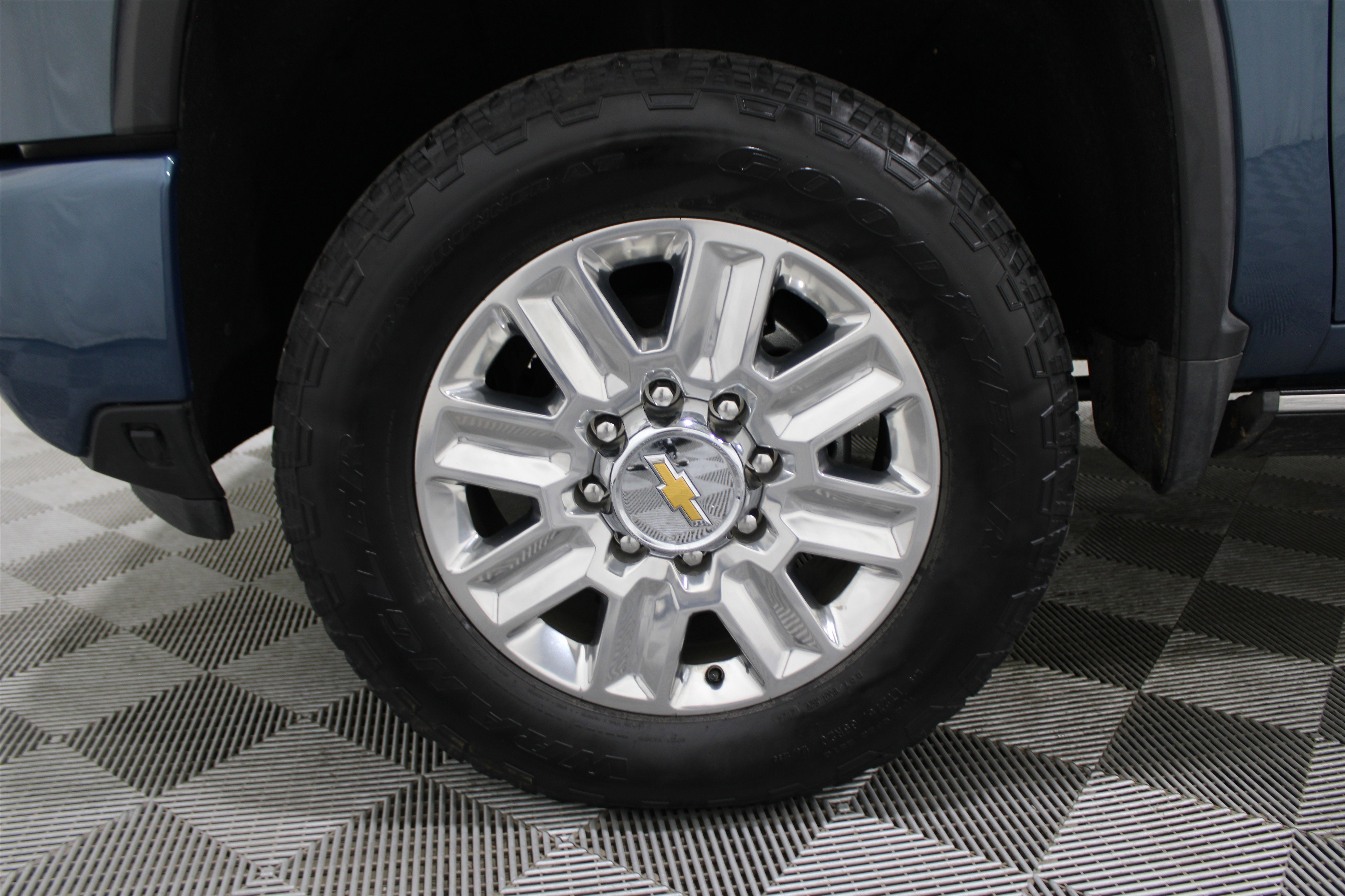 2025 Chevrolet Silverado 2500HD High Country photo 18