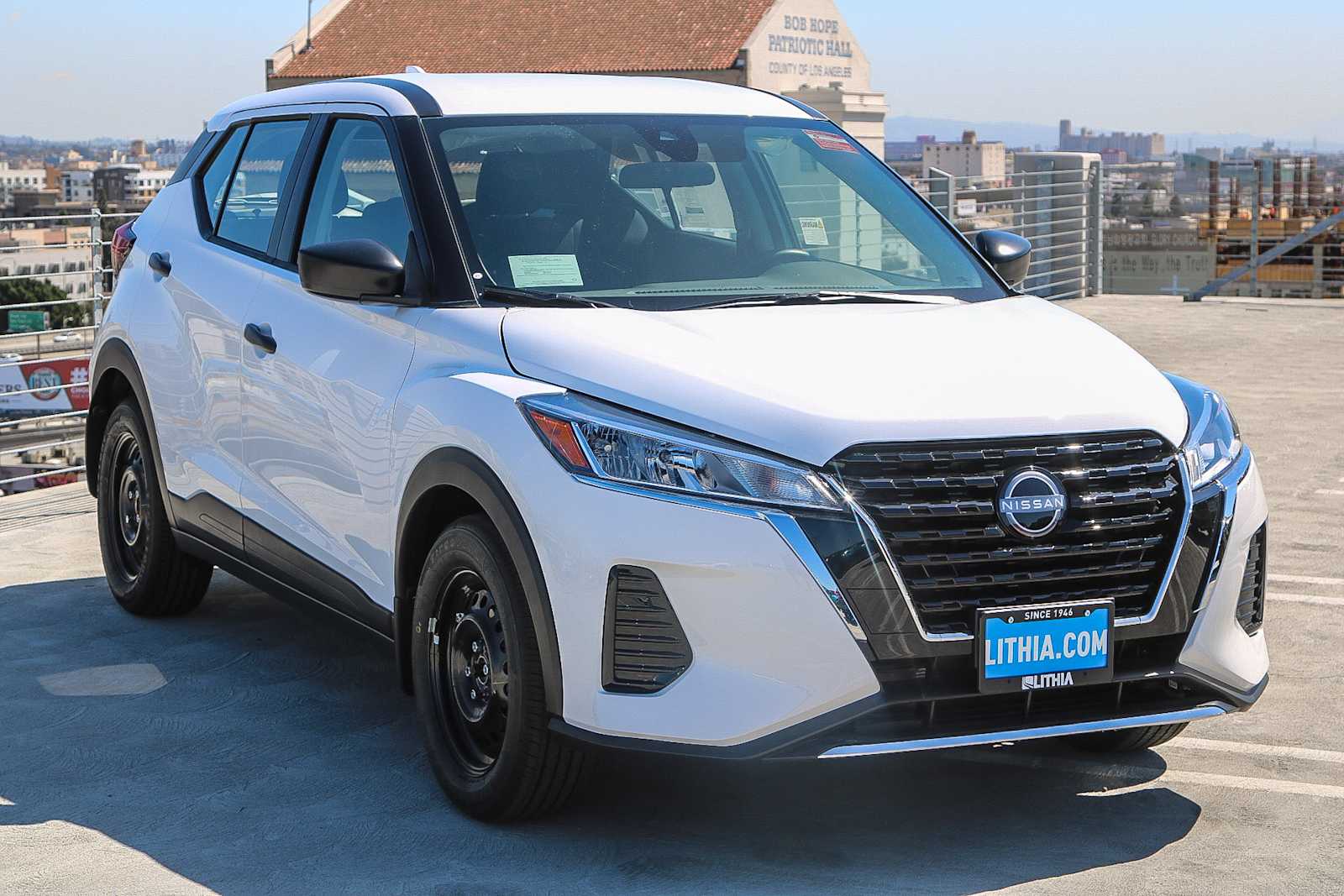 2025 Nissan Kicks Play S photo 3