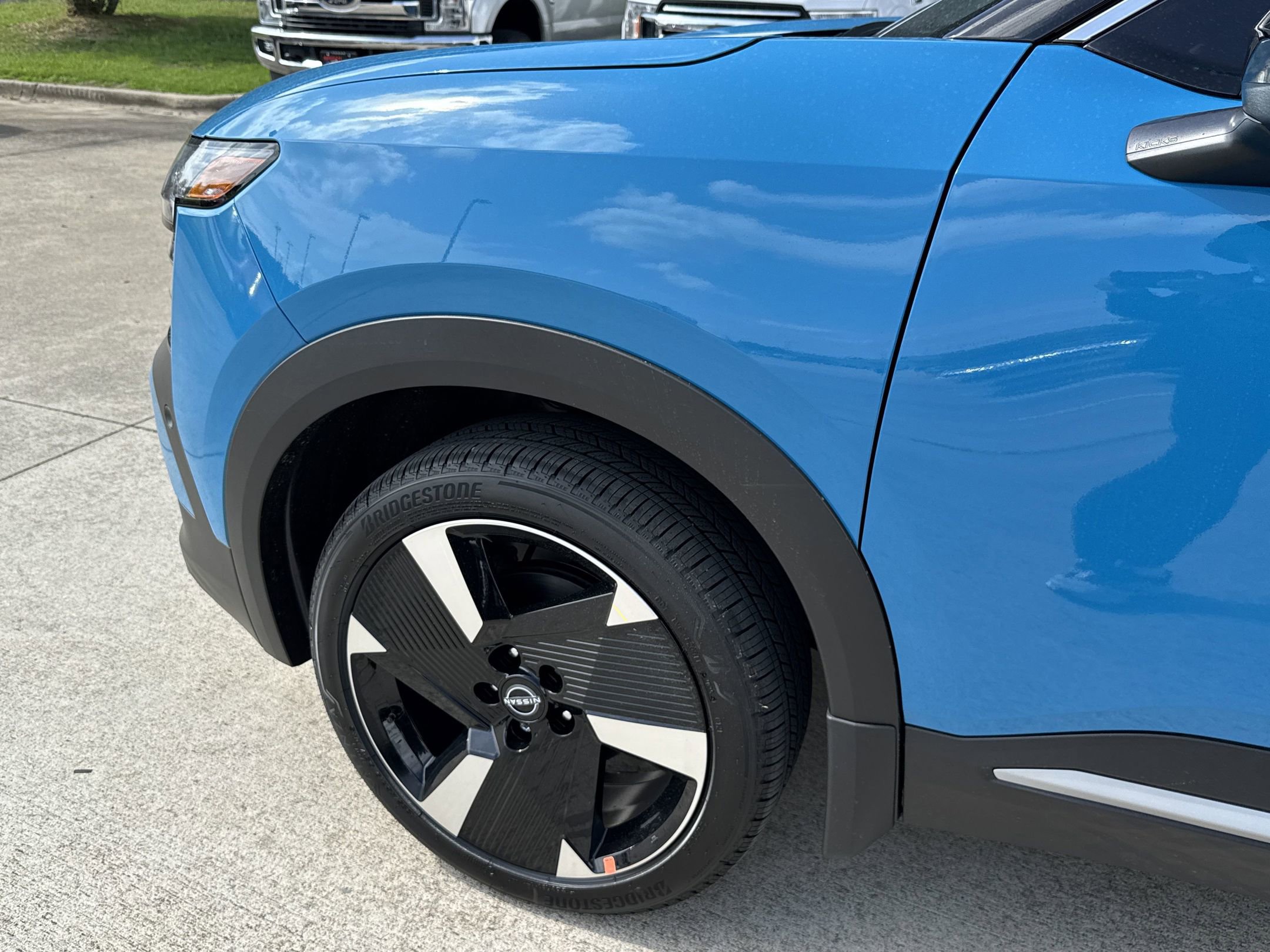 2025 Nissan Kicks SR photo 15