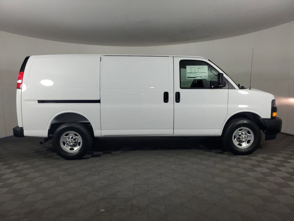 2025 Chevrolet Express Cargo 2500 photo 2