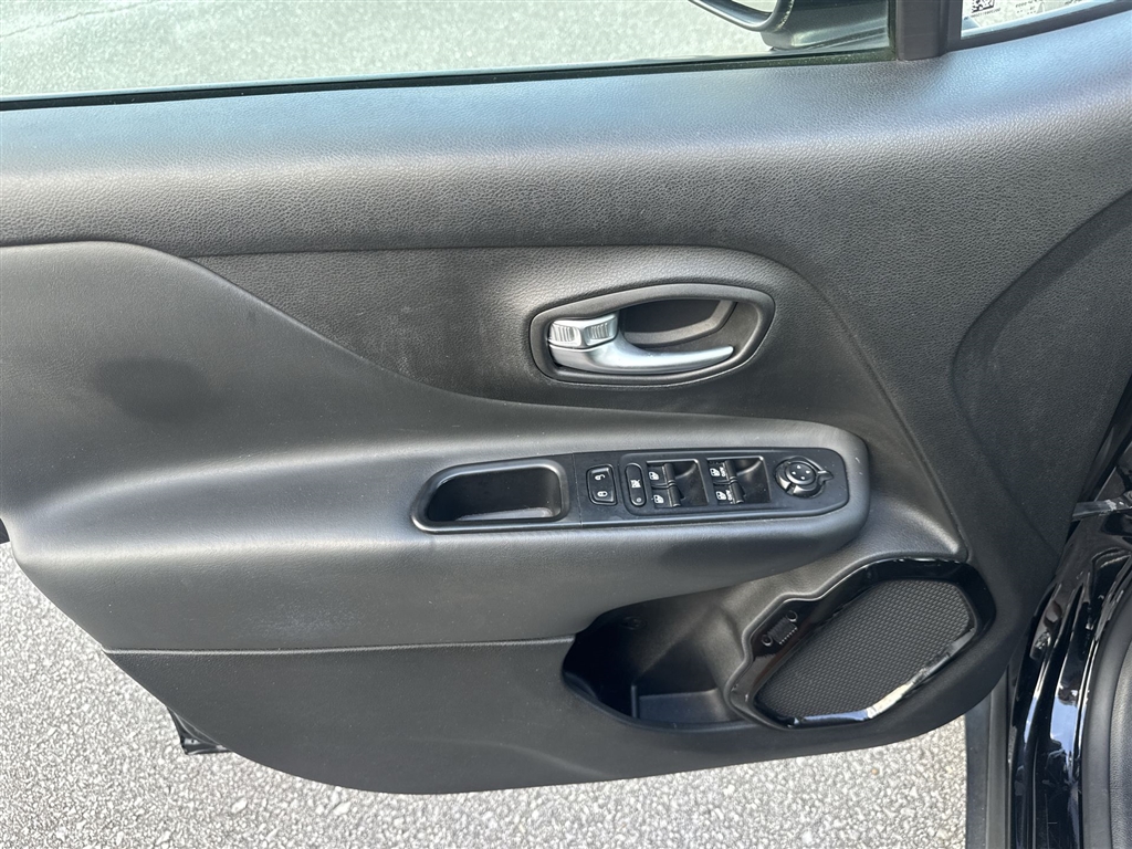 2017 Jeep Renegade Latitude North Edition photo 11