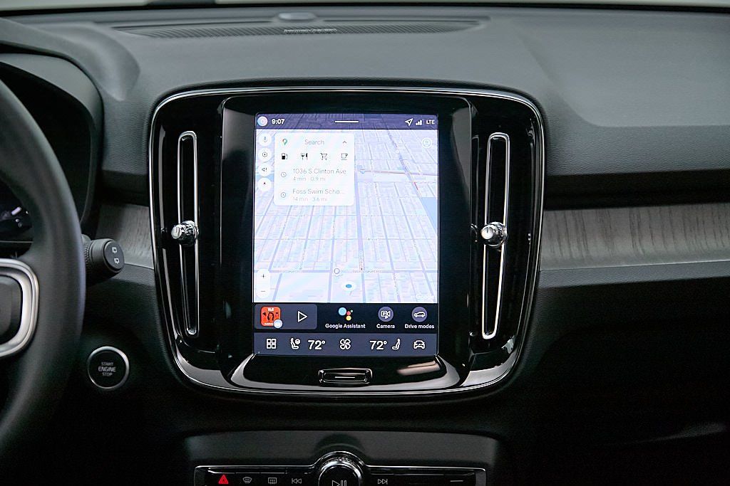 2026 VOLVO XC40 - Image 26