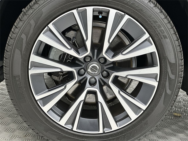 2022 Volvo XC90 T5 Momentum photo 2