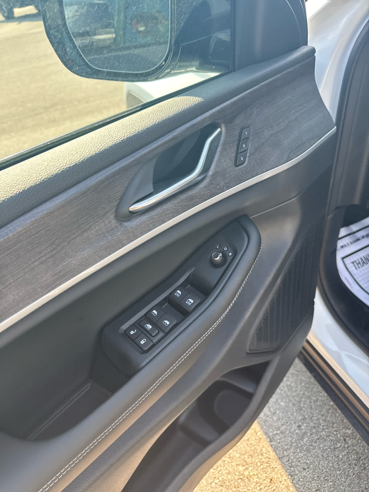 2025 Jeep Grand Cherokee Limited photo 8