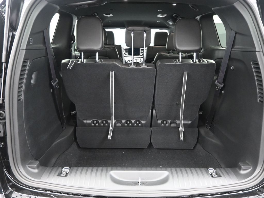2026 Chrysler Pacifica photo 8