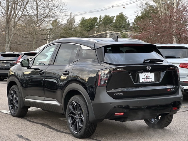 2025 Nissan Kicks SR photo 2