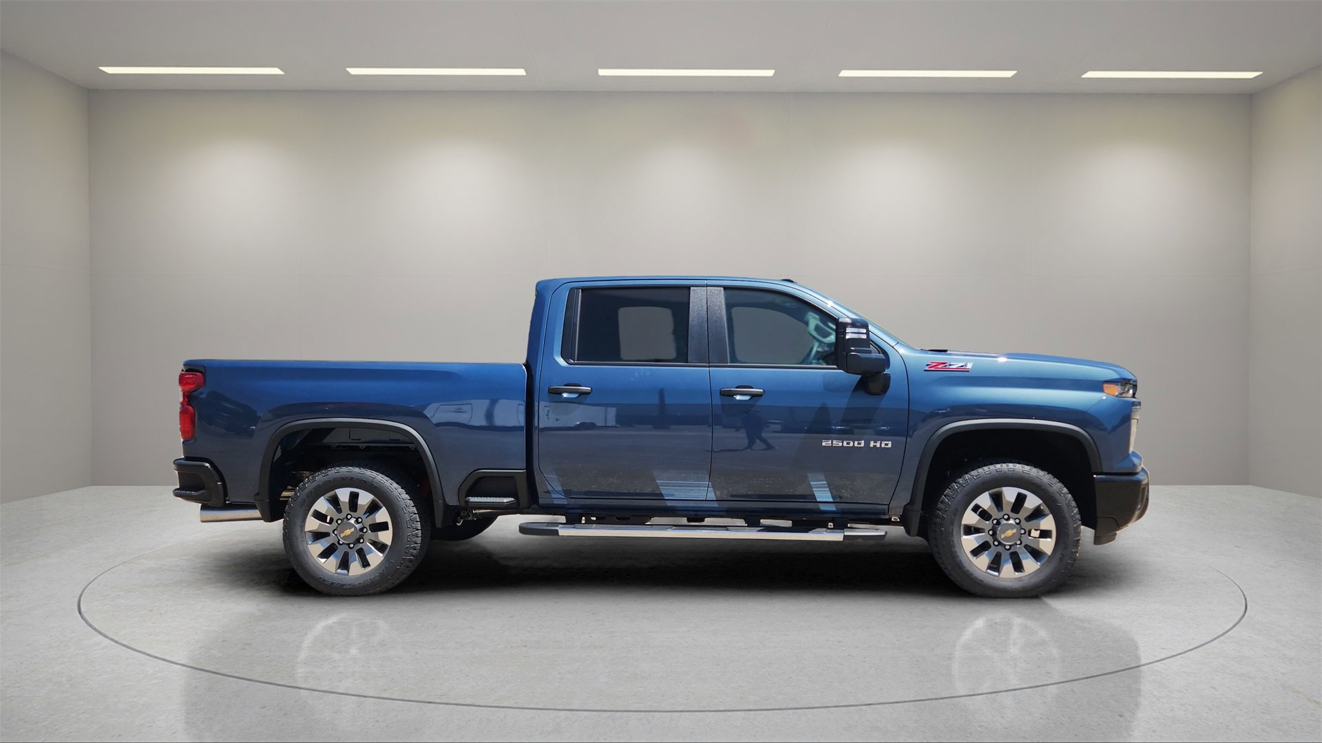 2025 Chevrolet Silverado 2500HD Custom photo 2