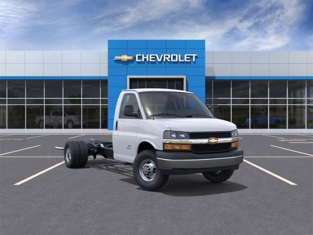 2025 Chevrolet Express Cutaway Base's photo