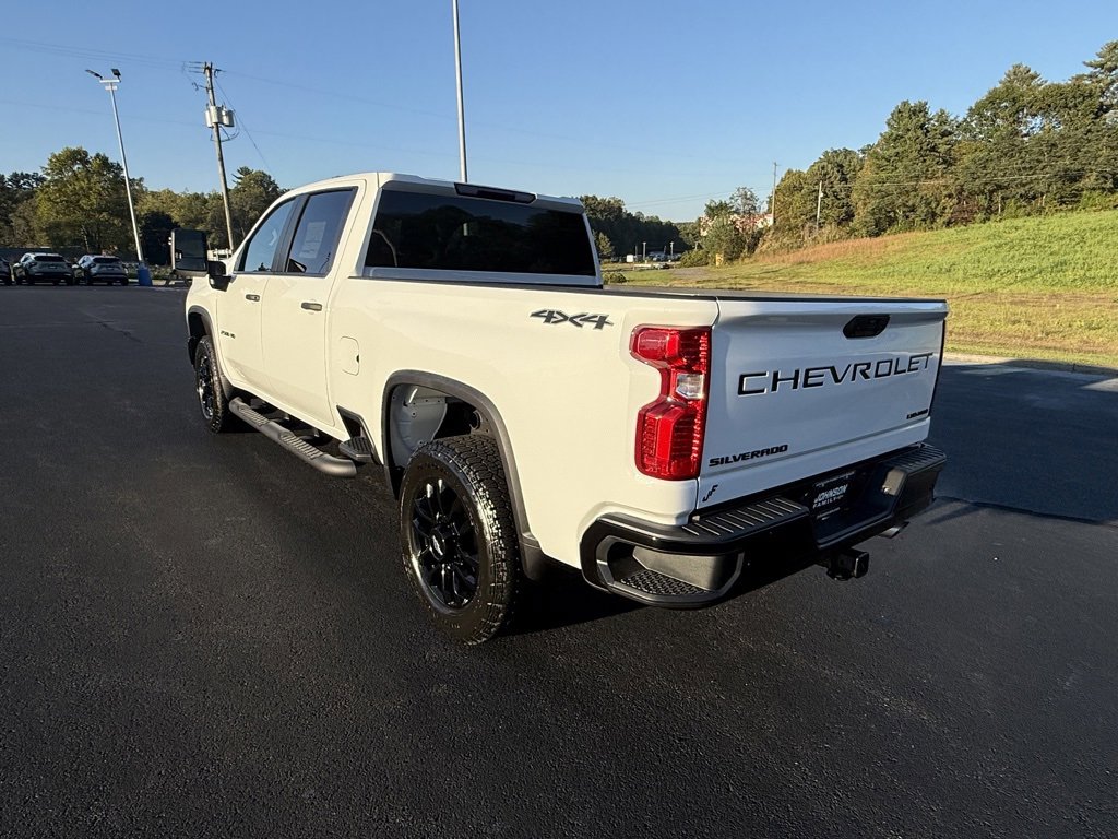 2025 Chevrolet Silverado Custom photo 5
