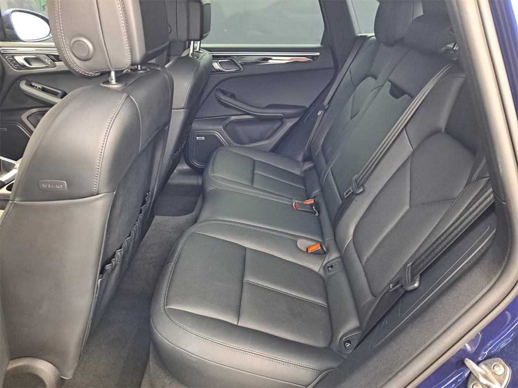 2022 Porsche Macan Base photo 12