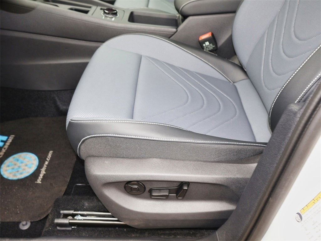 2025 Volkswagen Tiguan SE R-Line Black photo 13