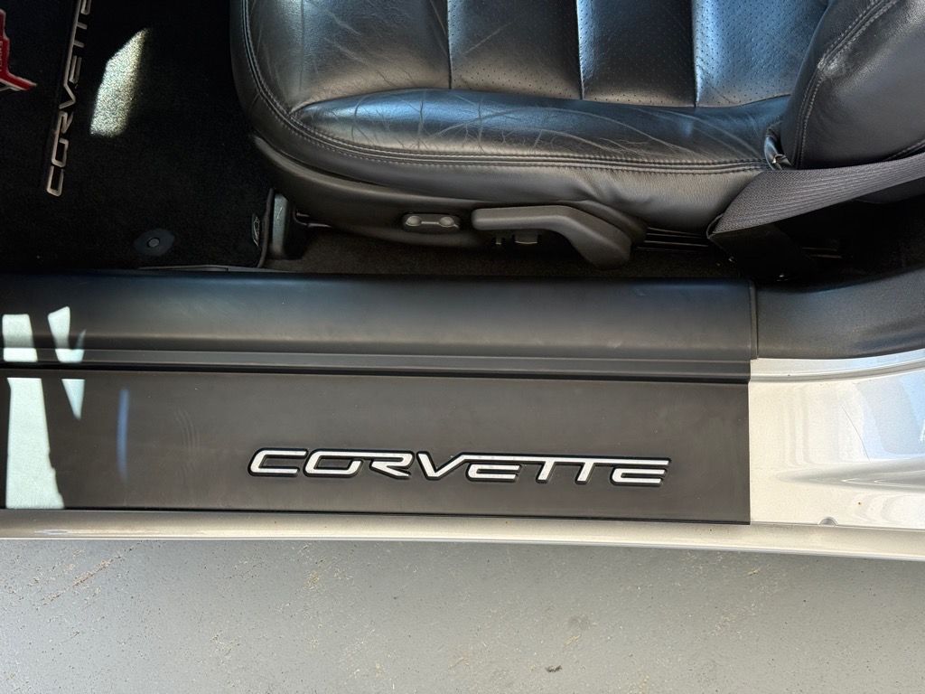 2005 Chevrolet Corvette Base photo 9