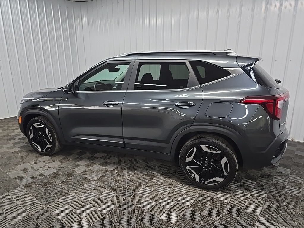 2024 Kia Seltos SX photo 3
