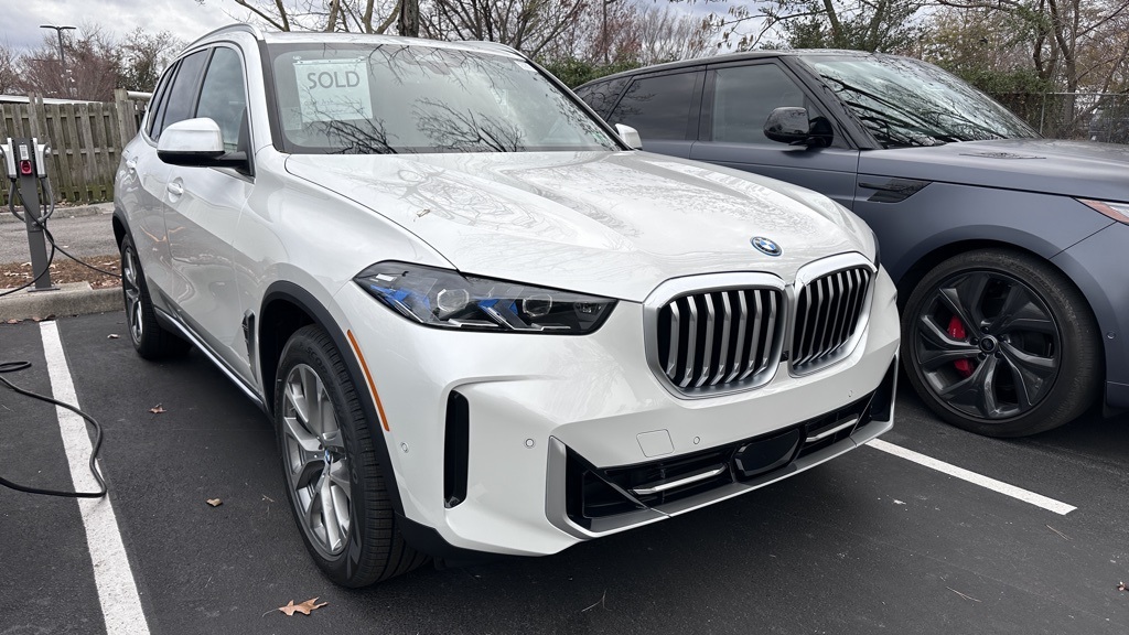 2026 BMW X5 50e's photo