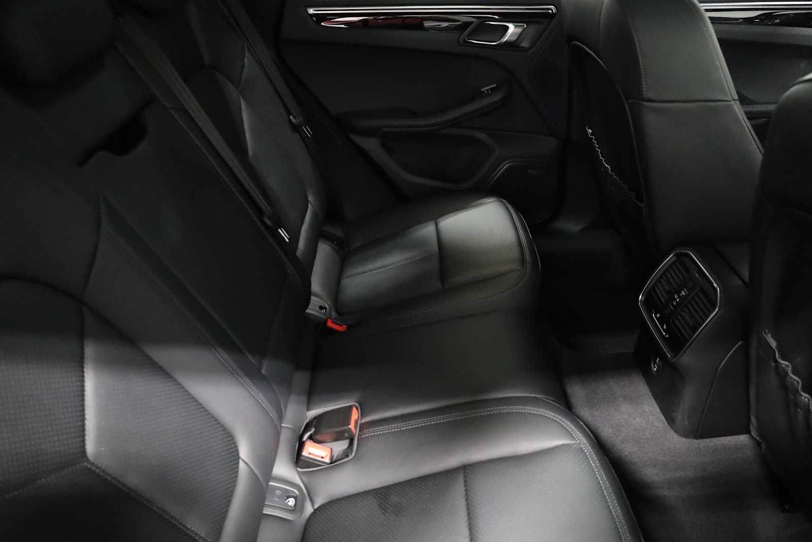 2024 Porsche Macan T photo 31