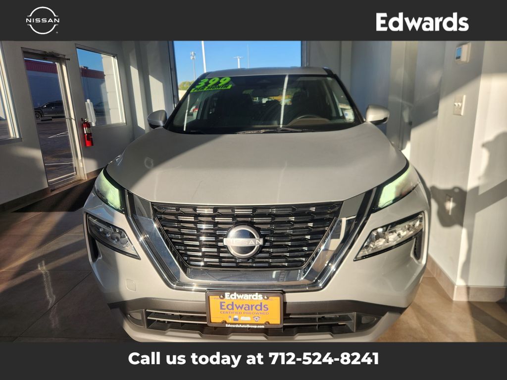 2023 Nissan Rogue SV photo 3