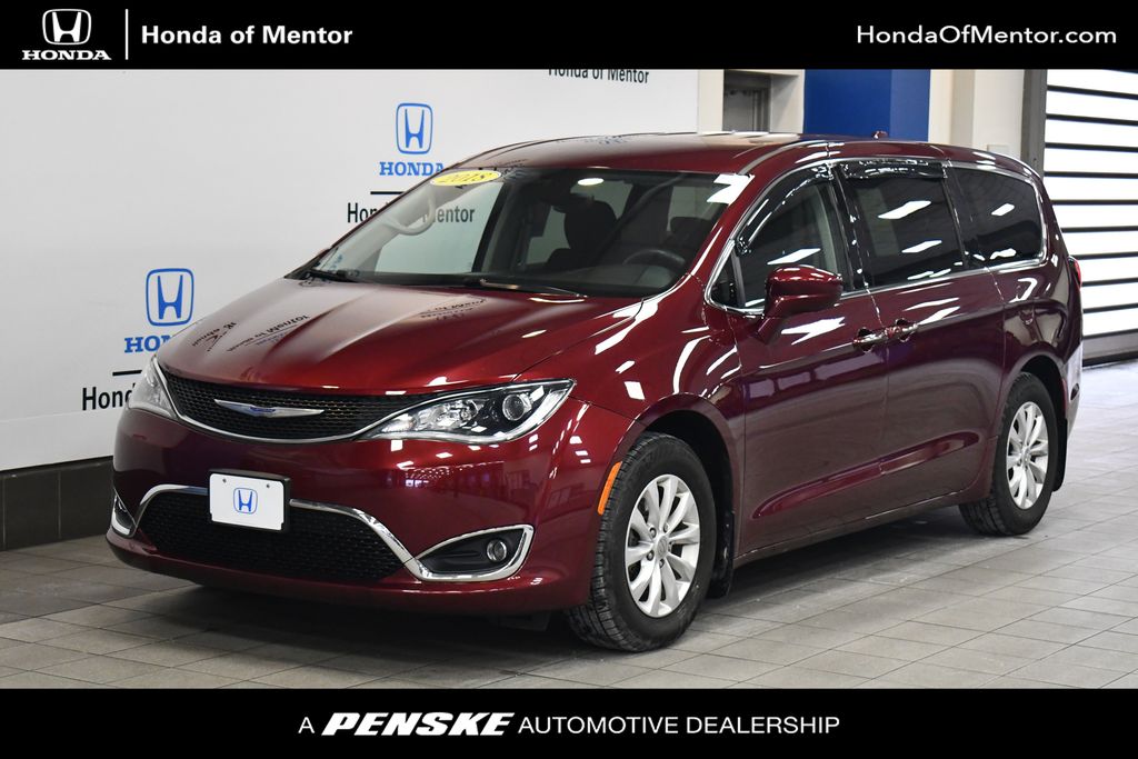 2018 Chrysler Pacifica Touring Plus's photo