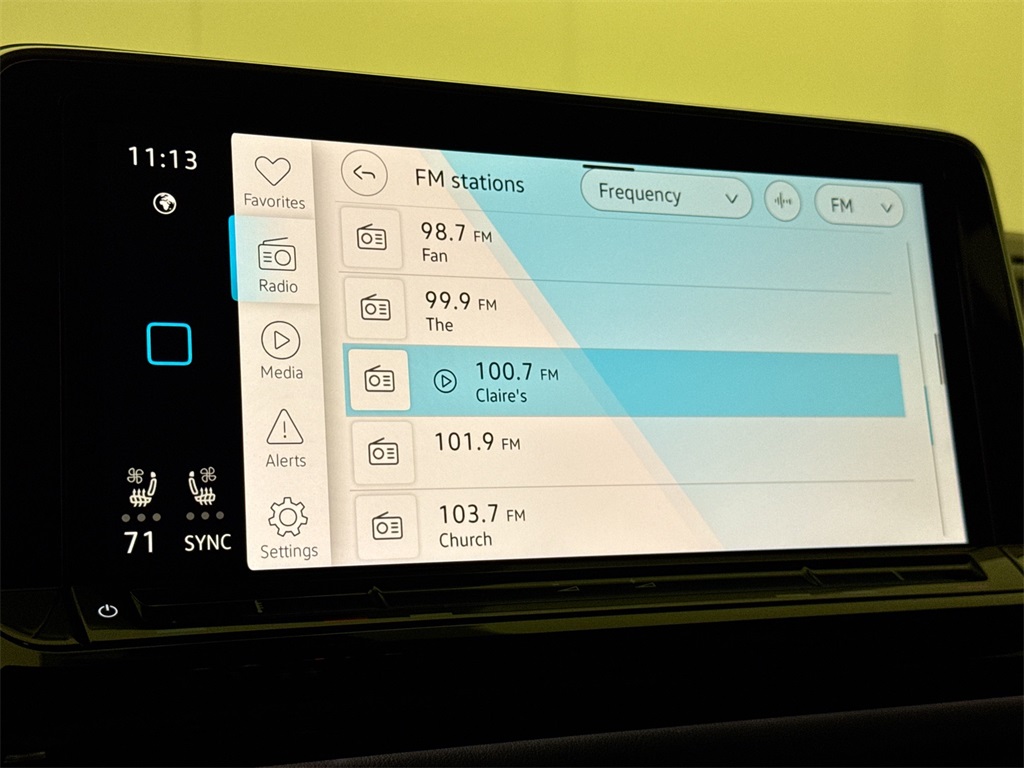 2025 Volkswagen Atlas Cross Sport SEL R-Line photo 24