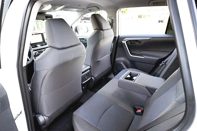 Used 2025 White Toyota LE image 16