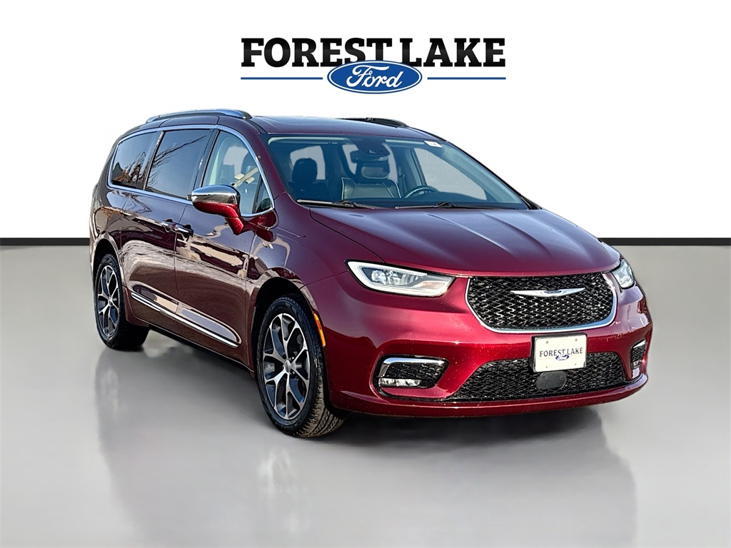 2021 Chrysler Pacifica Limited's photo