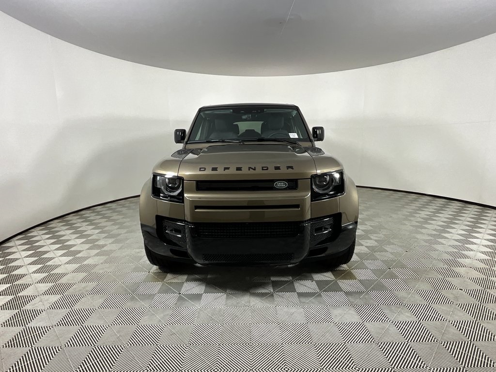 2025 Land Rover Defender 130 X-Dynamic SE photo 3