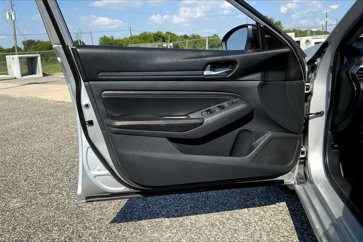 2020 Nissan Altima 2.5 SR photo 19