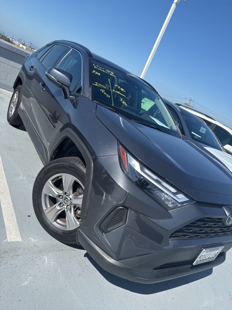 2022 Toyota RAV4 XLE photo 2