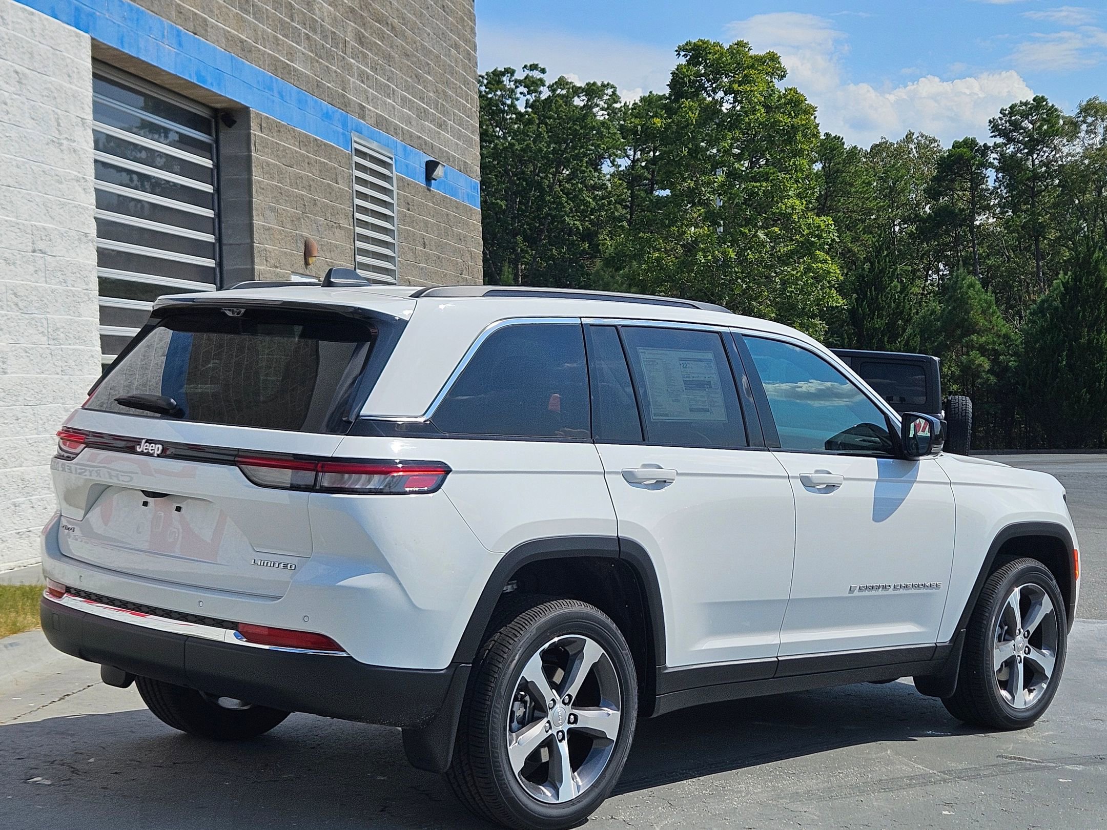 2025 Jeep Grand Cherokee Limited photo 7